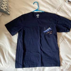 Uniqlo Navy Blue XS Tshirt With Pocket Art